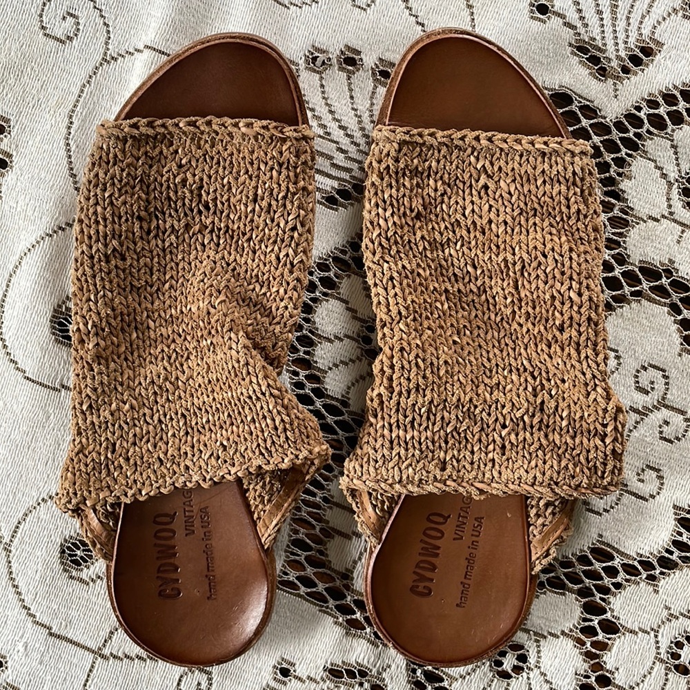 CYDWOQ Leather Arcana Netted Slip On Slides Sandals